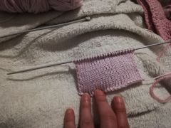 Knitting a baby block (1)