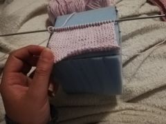 Knitting a baby block (2)