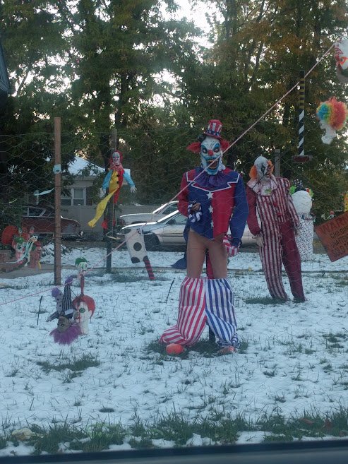 large.clowns.jpg.6fb9a8d973d3abd0e3621df777068653.jpg