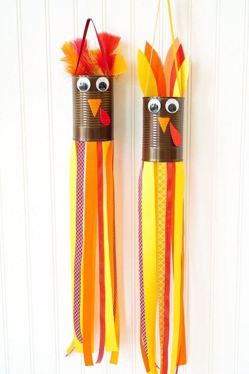 thanksgiving-kids-crafts-turkey-windsocks-1567536452.jpg